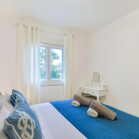 Modern In With Balcony Vir