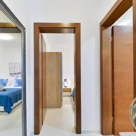 Modern In With Balcony בית נופש *