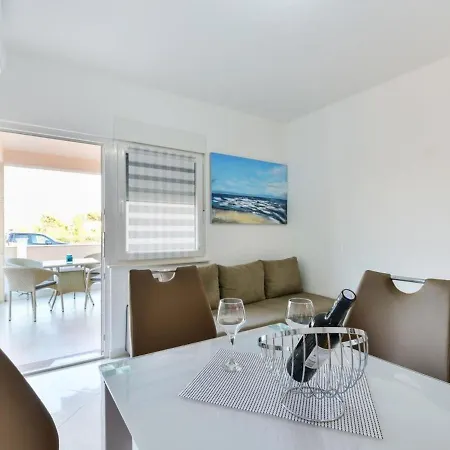 Modern In With Balcony Casa de Férias *